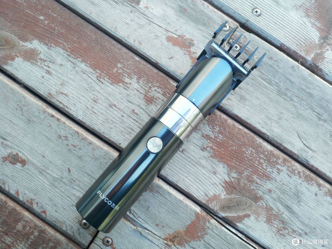 入手飞科电动理发器，可以轻轻松松的给孩子理发了