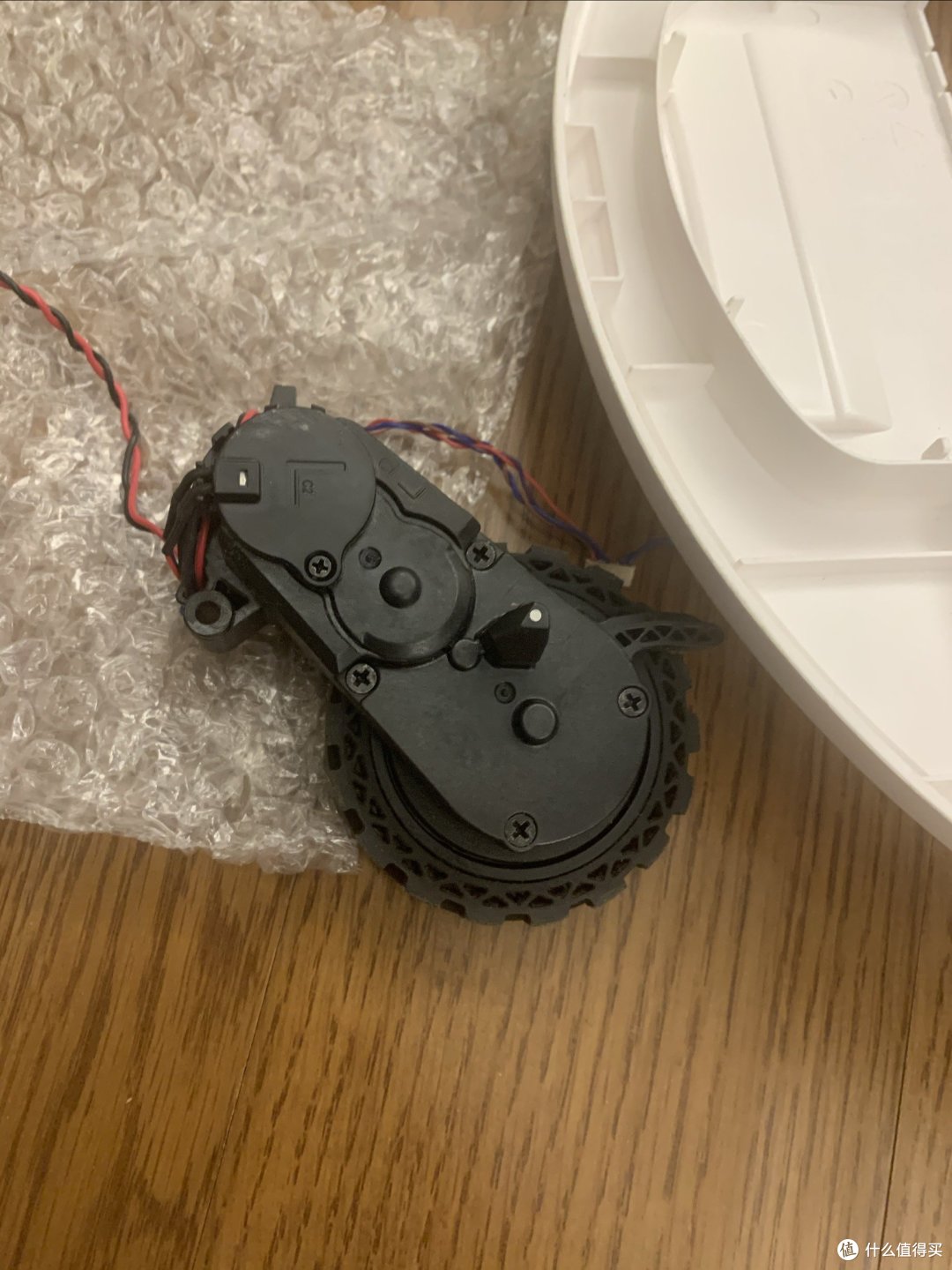 自己动手换扫地机器人的滚轮又省下1K