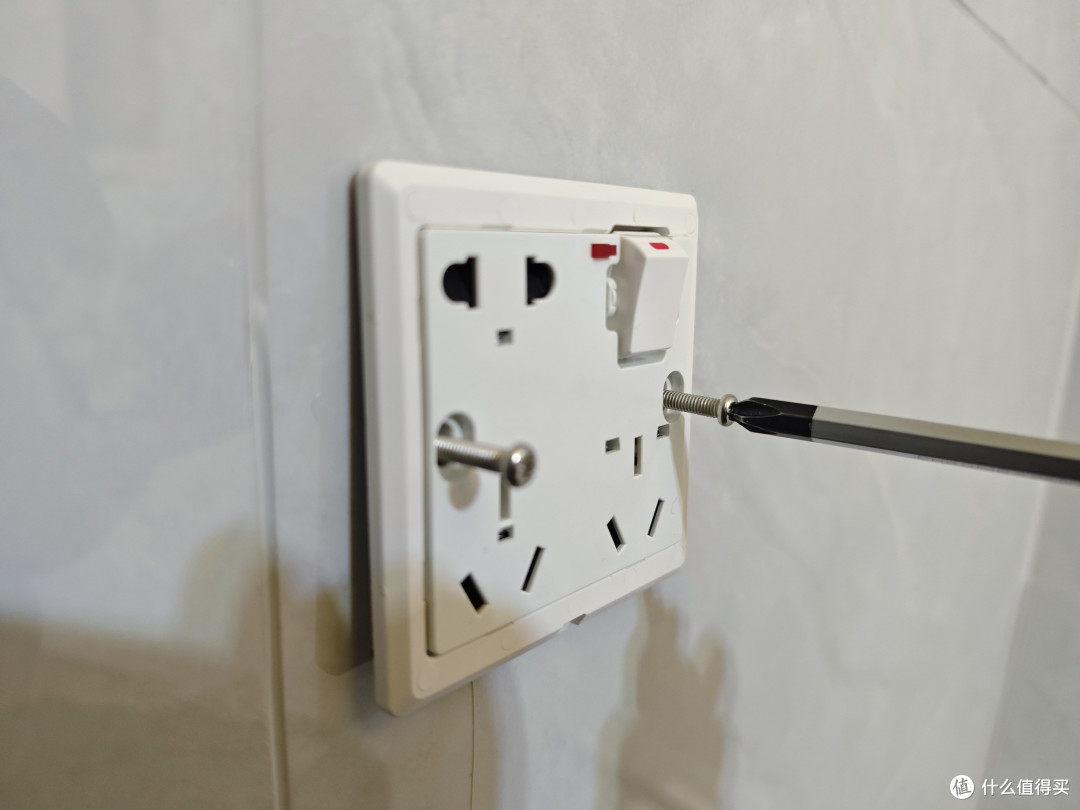 正泰86型一开八孔插座简直是装修神器