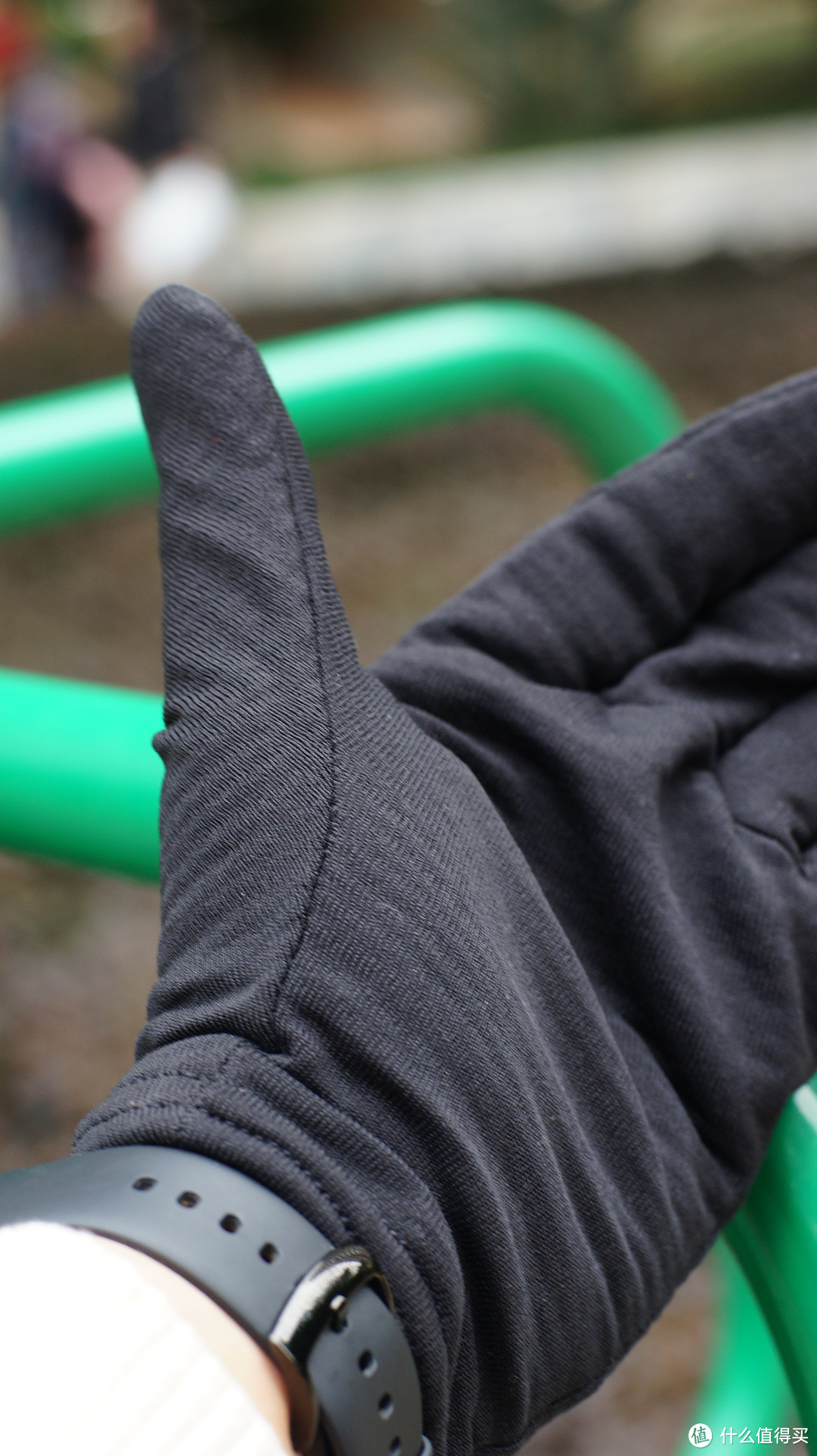 闪电骑行手套，高科技加持的冬季多运动适用手套