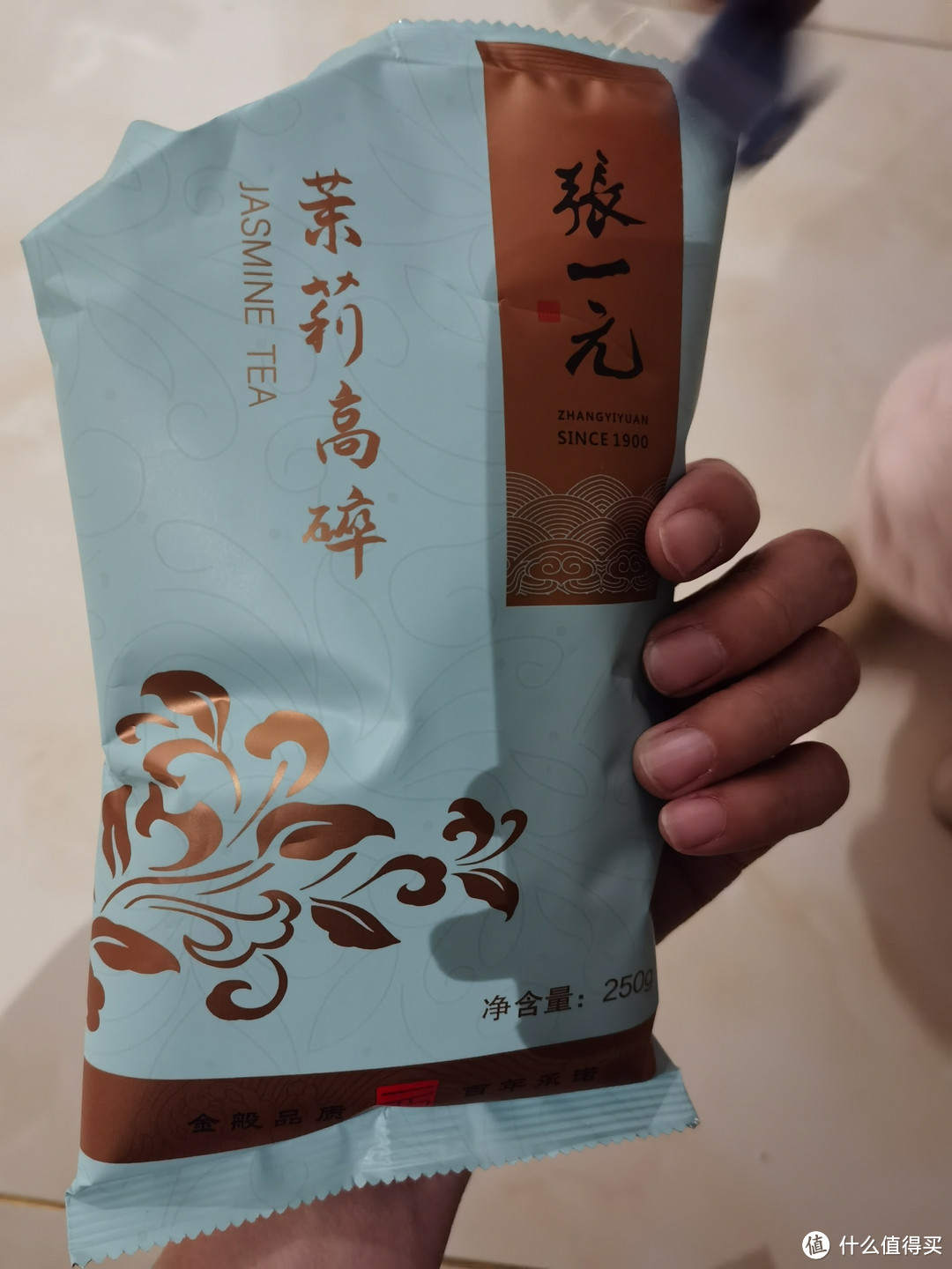 老茶友推崇，张一元茉莉高碎到手，我尝尝喝着怎么样