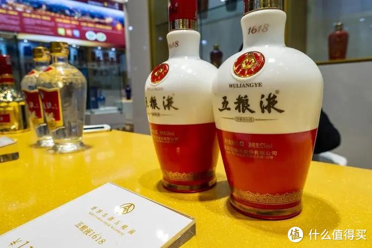 今天才知道,粮食酒瓶身上自带“记号”,过年选酒一眼就能看明白