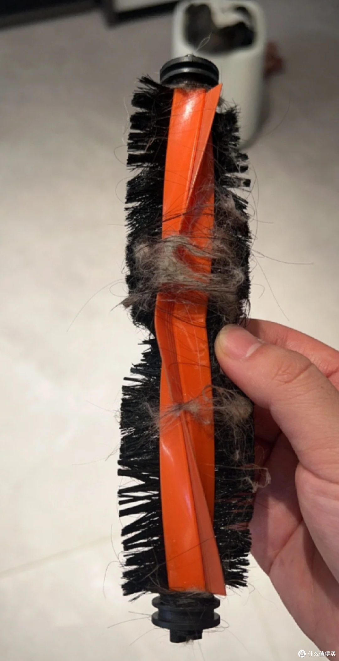 过年的瓜子皮嗑了一地，总觉得还差点什么？哦！ 原来是一台扫地机