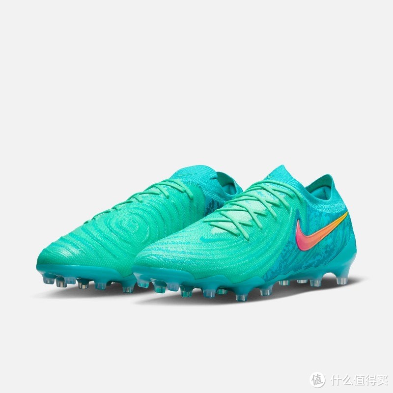 暗煞之舞：Nike Phantom GX II ELT LV8 AGPRO足球鞋的华丽篇章