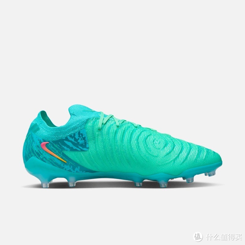 暗煞之舞:Nike Phantom GX II ELT LV8 AGPRO足球鞋的华丽篇章