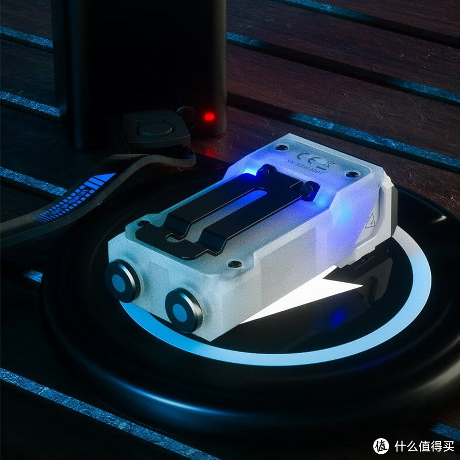 务本推出X3 EDC便携灯，支持USB-C充电与无线充电