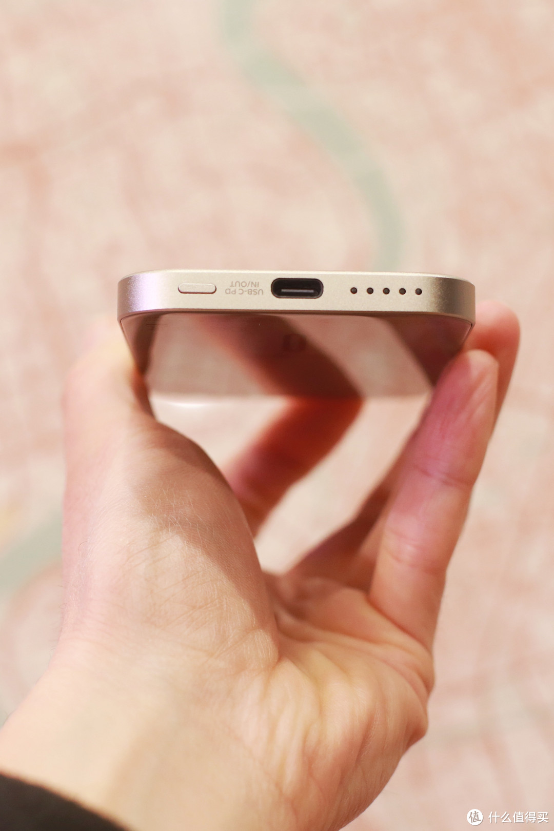 摩米士磁吸支架手机壳+超薄磁吸充电宝，iPhone 15系列好搭档！