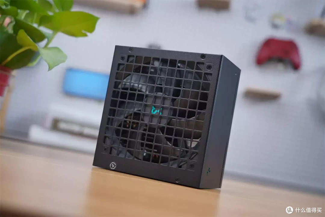 打破常规,引领潮流:索泰 RTX 4070 Ti TRINITY OC 月白的独特设计理念!