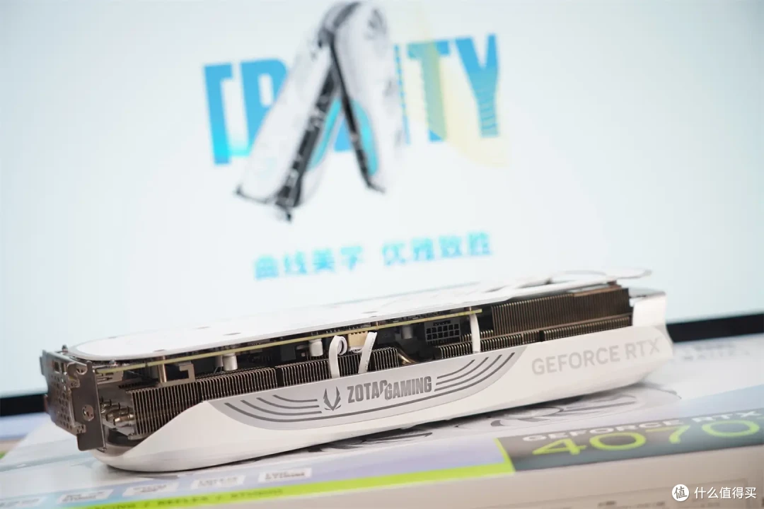 打破常规,引领潮流:索泰 RTX 4070 Ti TRINITY OC 月白的独特设计理念!