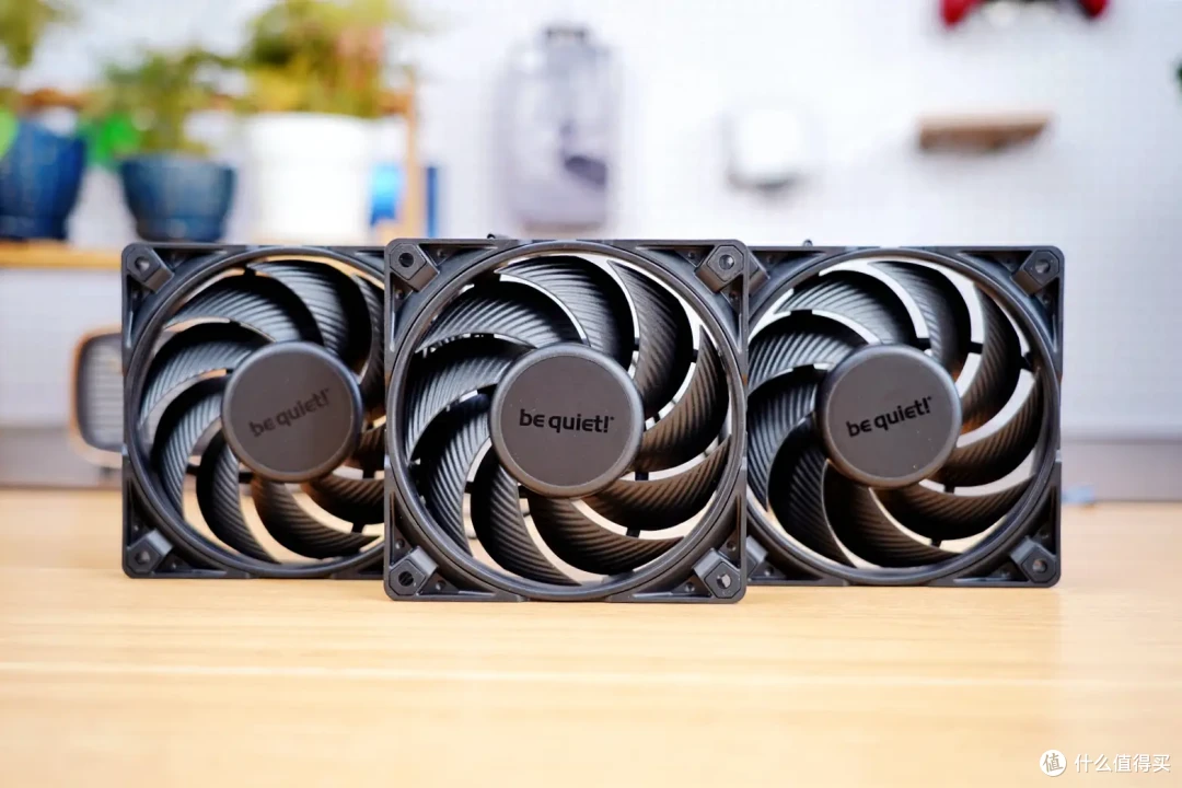 打破常规,引领潮流:索泰 RTX 4070 Ti TRINITY OC 月白的独特设计理念!