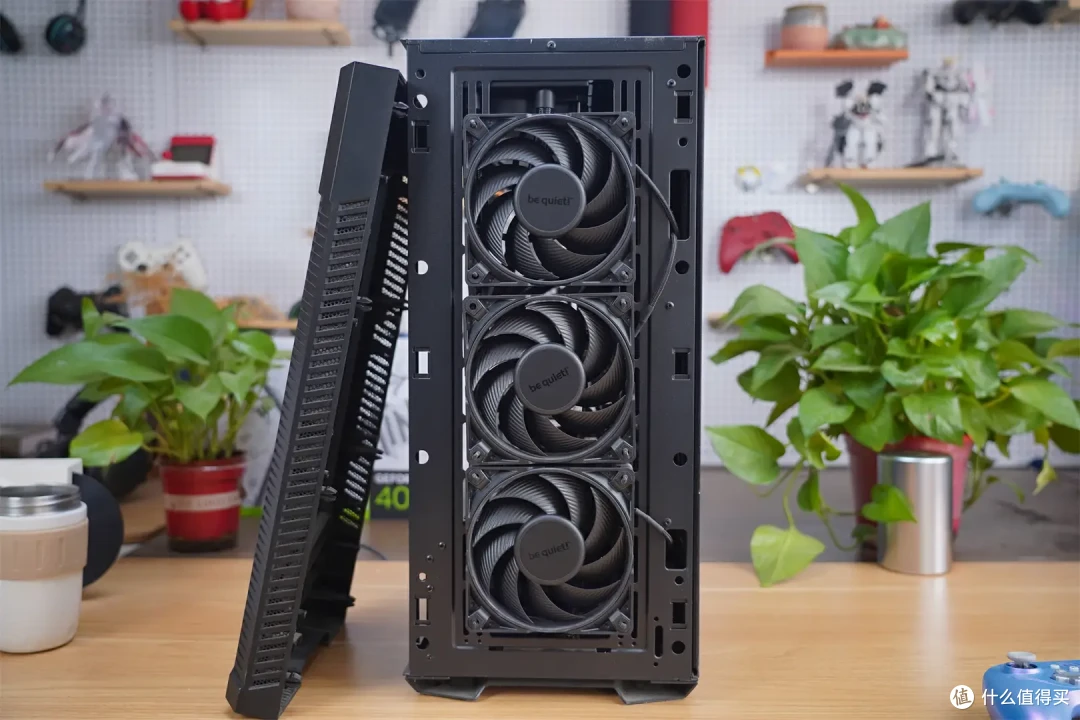 打破常规,引领潮流:索泰 RTX 4070 Ti TRINITY OC 月白的独特设计理念!