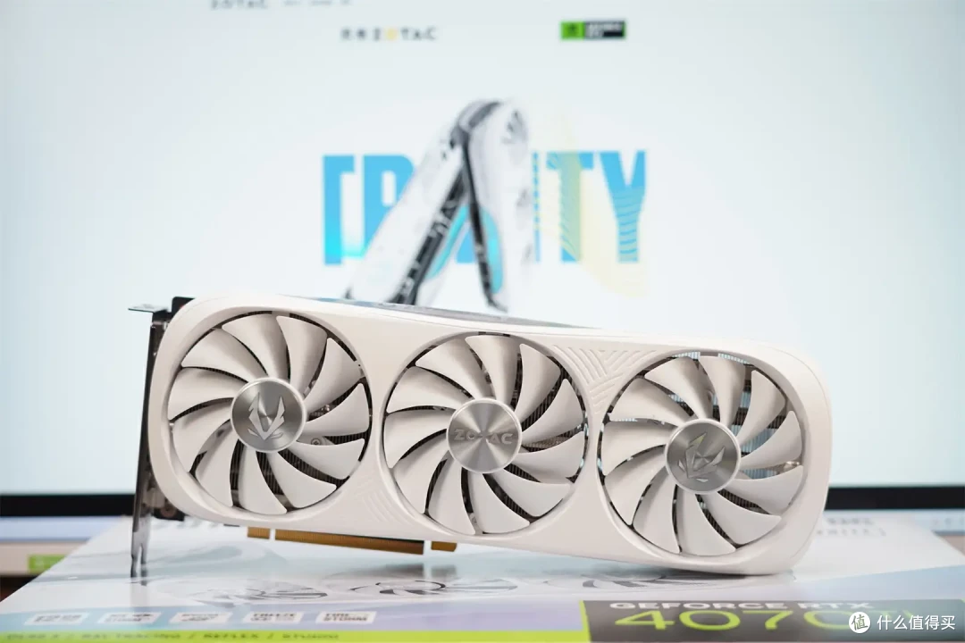 打破常规,引领潮流:索泰 RTX 4070 Ti TRINITY OC 月白的独特设计理念!