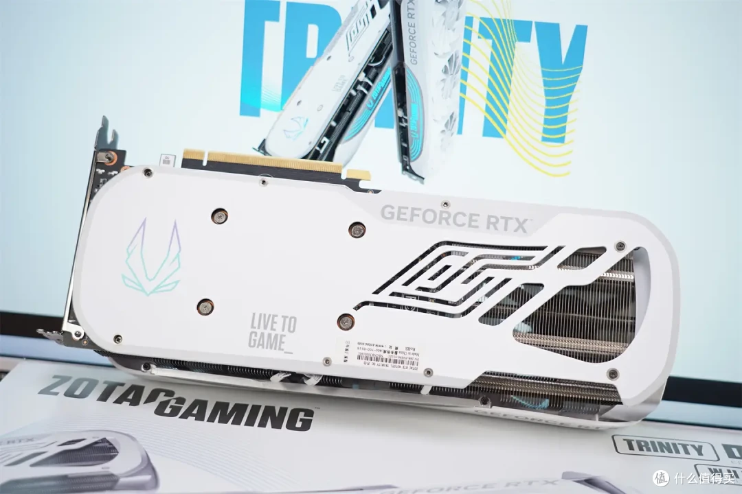 打破常规,引领潮流:索泰 RTX 4070 Ti TRINITY OC 月白的独特设计理念!