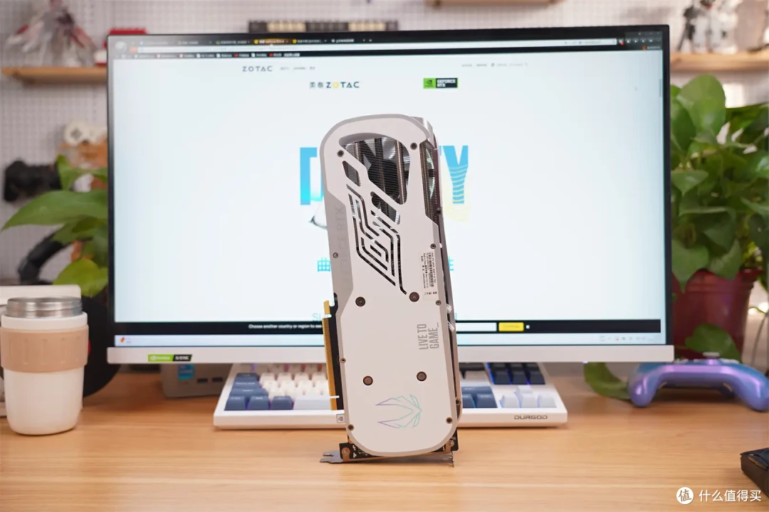 打破常规,引领潮流:索泰 RTX 4070 Ti TRINITY OC 月白的独特设计理念!