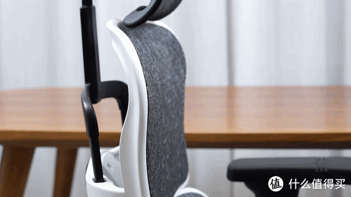 最终还是买后悔了！号称最容易调教的电竞椅? 椅子好调节就真的舒服吗？
