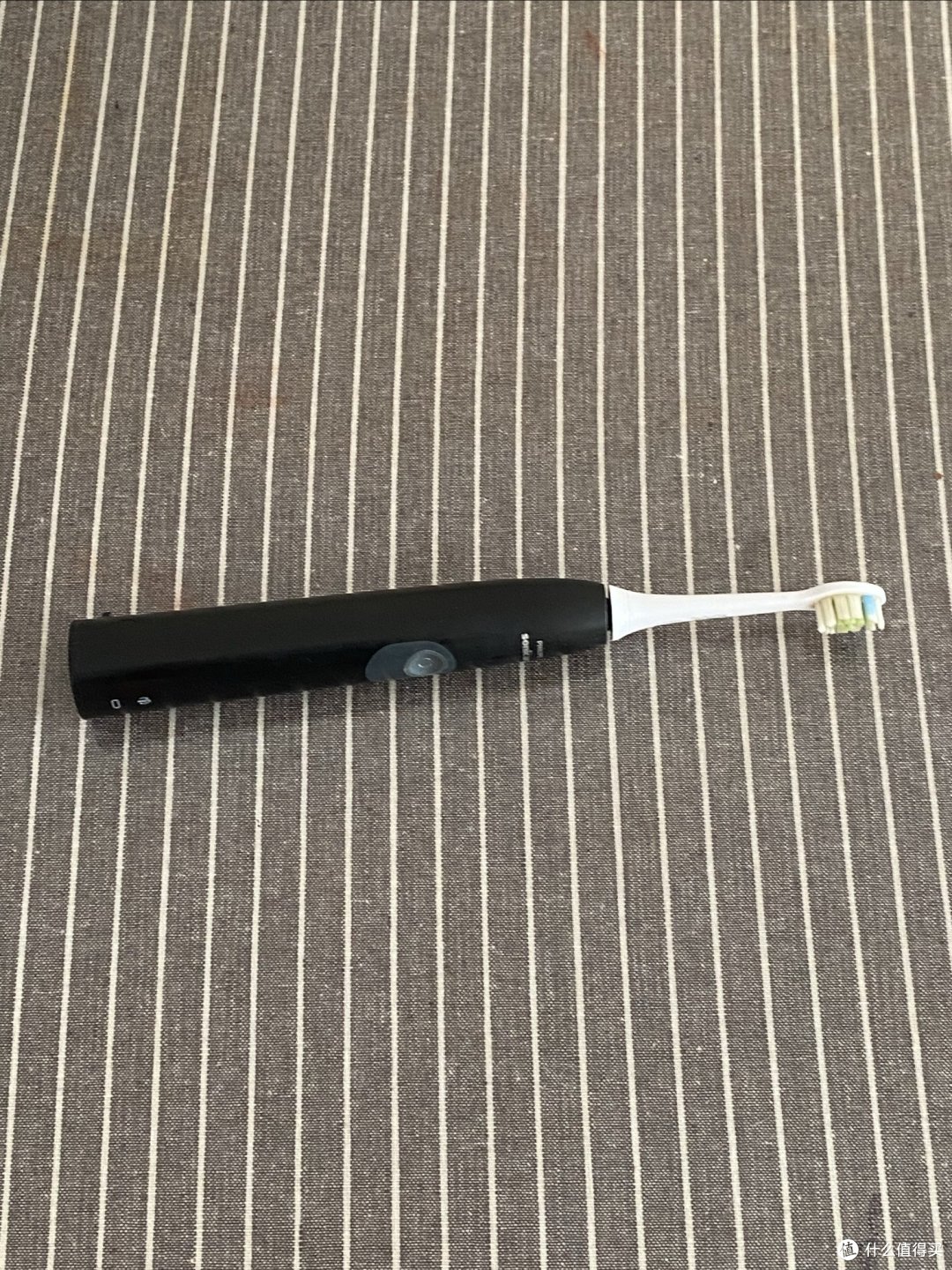 飞利浦电动牙刷让刷牙更简单。