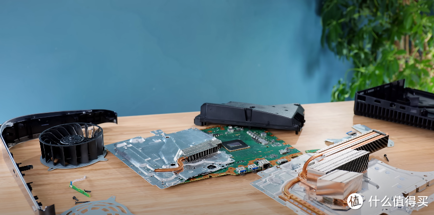 DIY大神发布全球首款便携式 PS5 主机,可以装进你的双肩包!