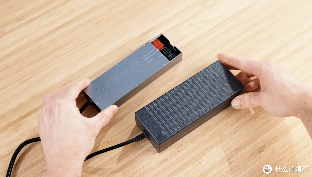 DIY大神发布全球首款便携式 PS5 主机,可以装进你的双肩包!