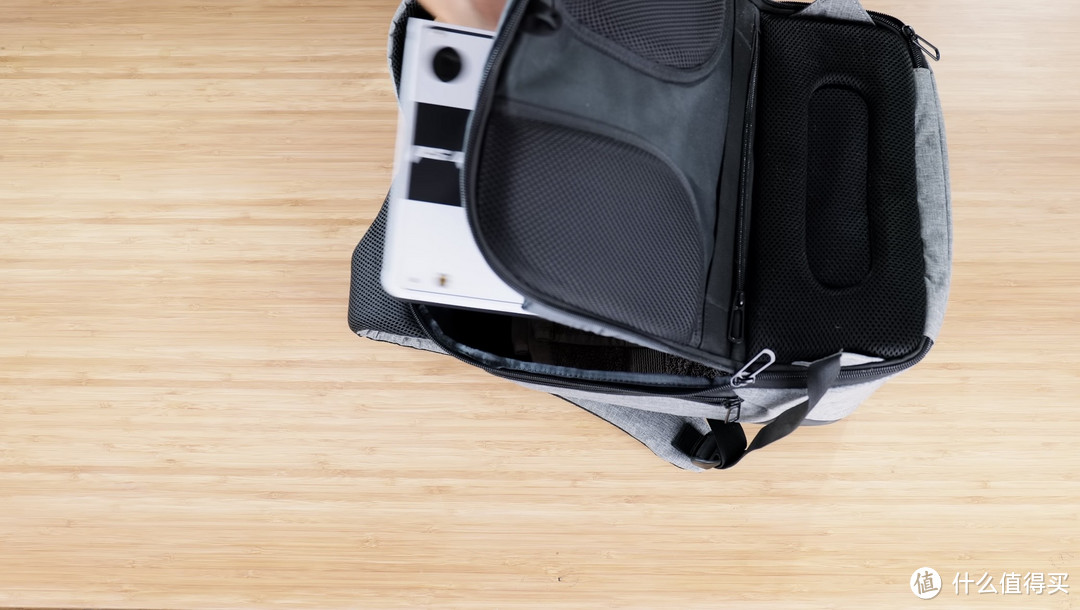 DIY大神发布全球首款便携式 PS5 主机，可以装进你的双肩包！