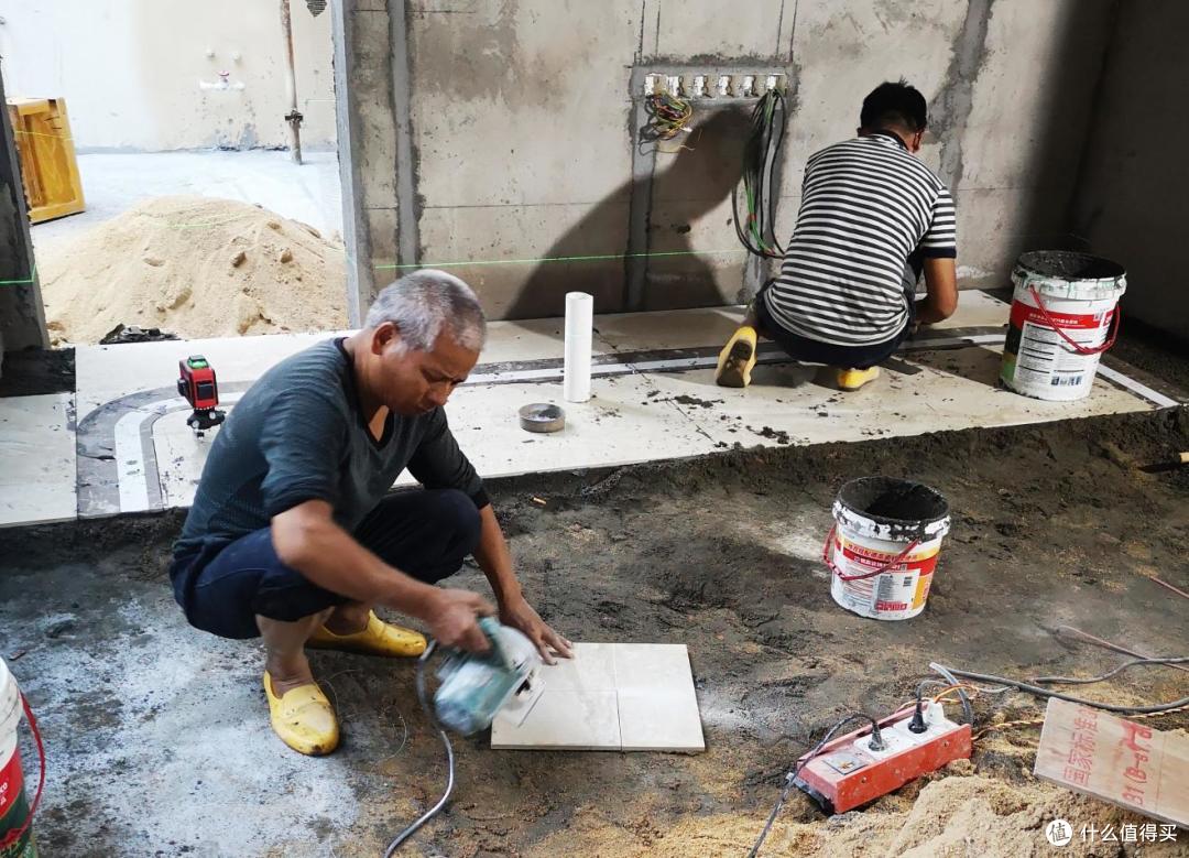 为什么越来越多人不铺瓷砖了？建议学深圳人的做法，美观无甲醛！