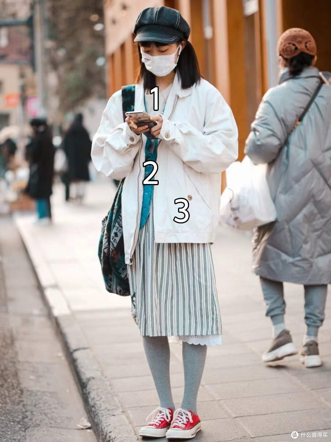去了上海才知道,会穿的女人都爱“叠穿”,不露腿不露腰照样时髦