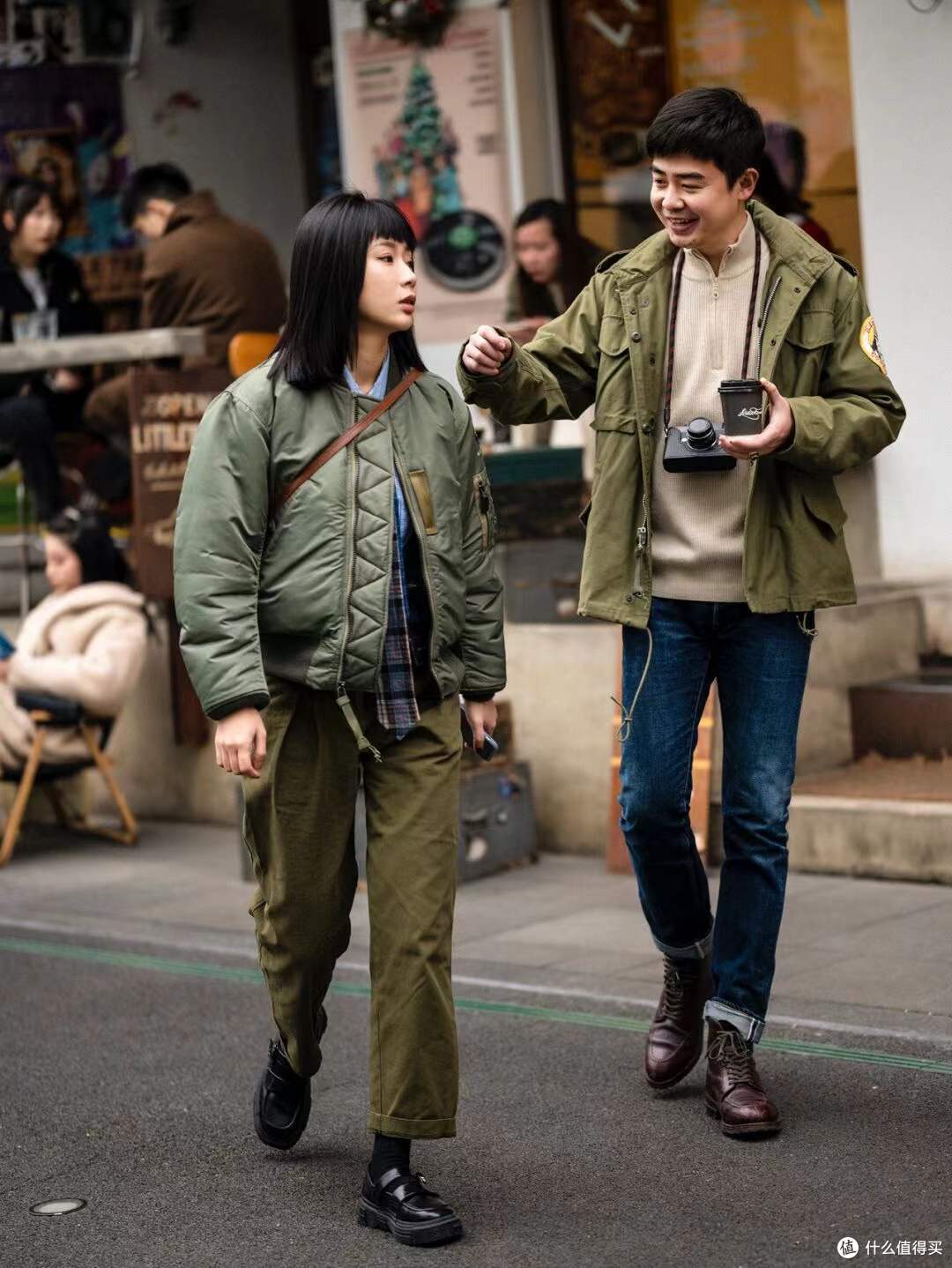 去了上海才知道,会穿的女人都爱“叠穿”,不露腿不露腰照样时髦