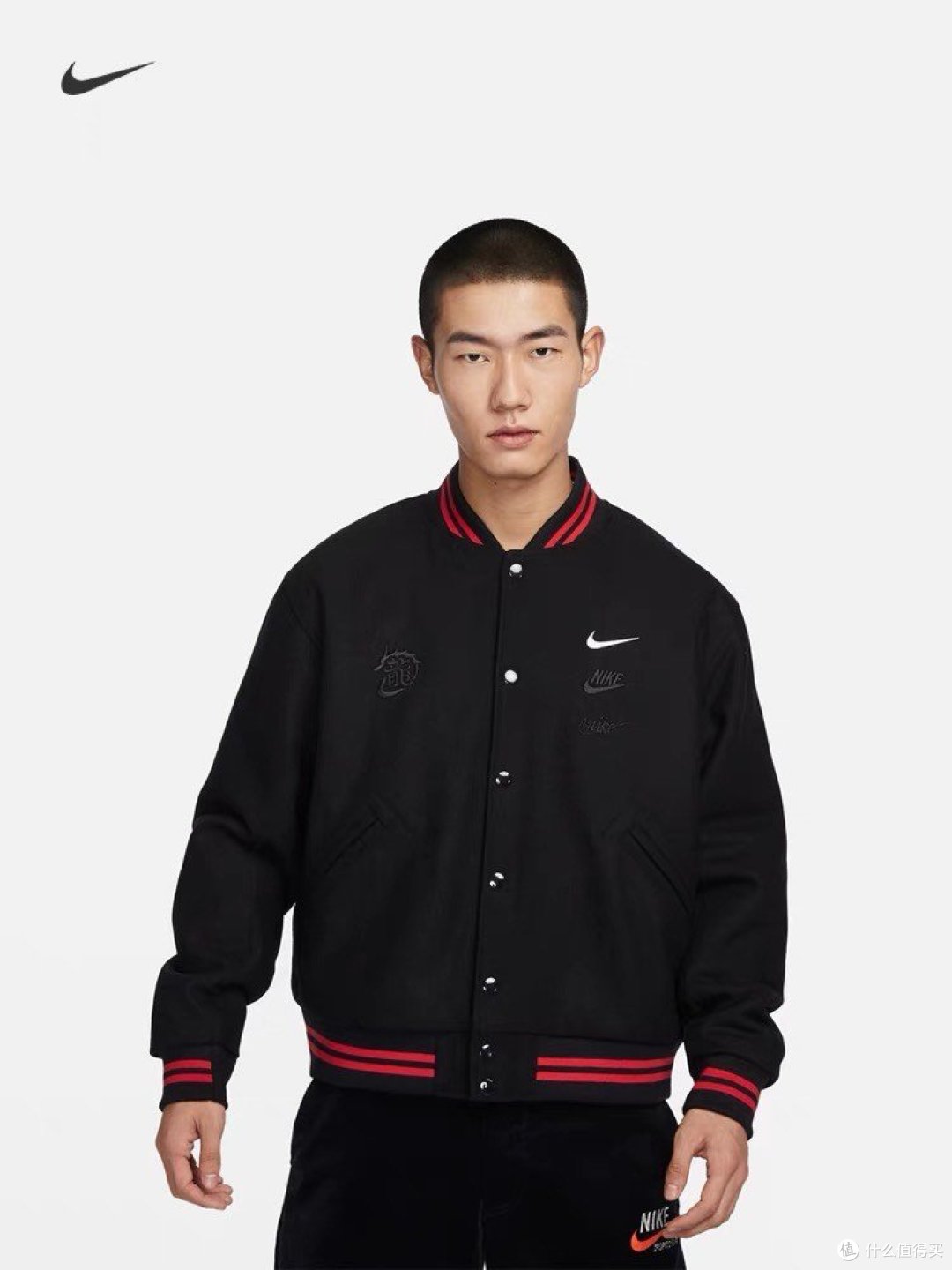 NIKE SPORTSWEAR "CNY" 男子运动夹克:新年的时尚守护者