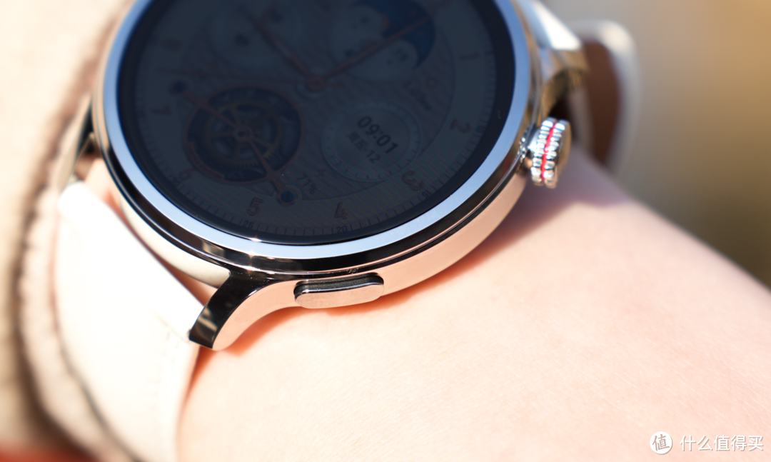 荣耀手表4 Pro白色版上手实测：让小姐姐一见倾心的智能手表