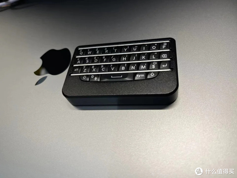 新键盘：黑莓Q10蓝牙键盘铝坨坨小牛皮版本，298元起