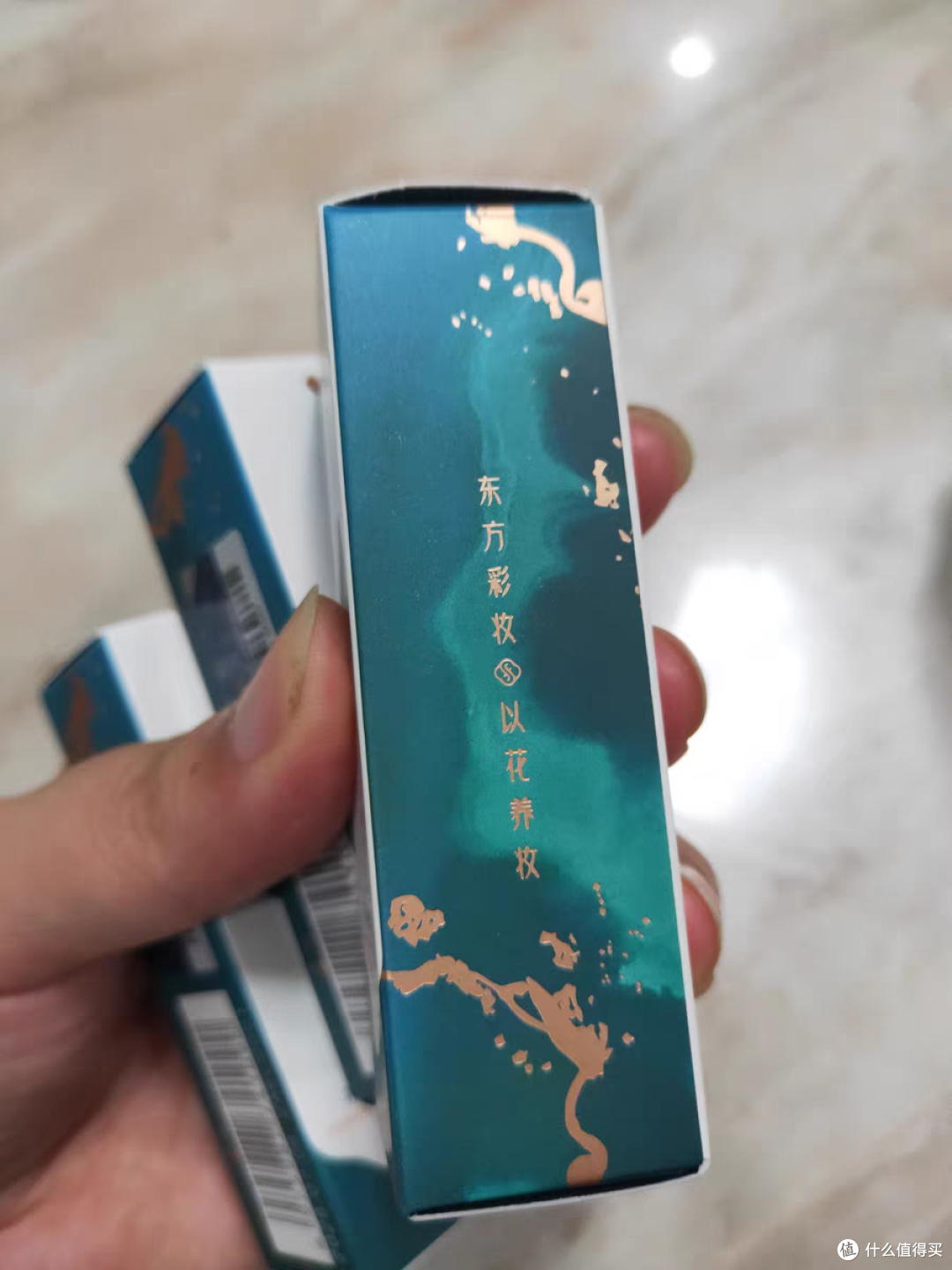 花西子浮雕口红,时尚女孩的必备护肤品