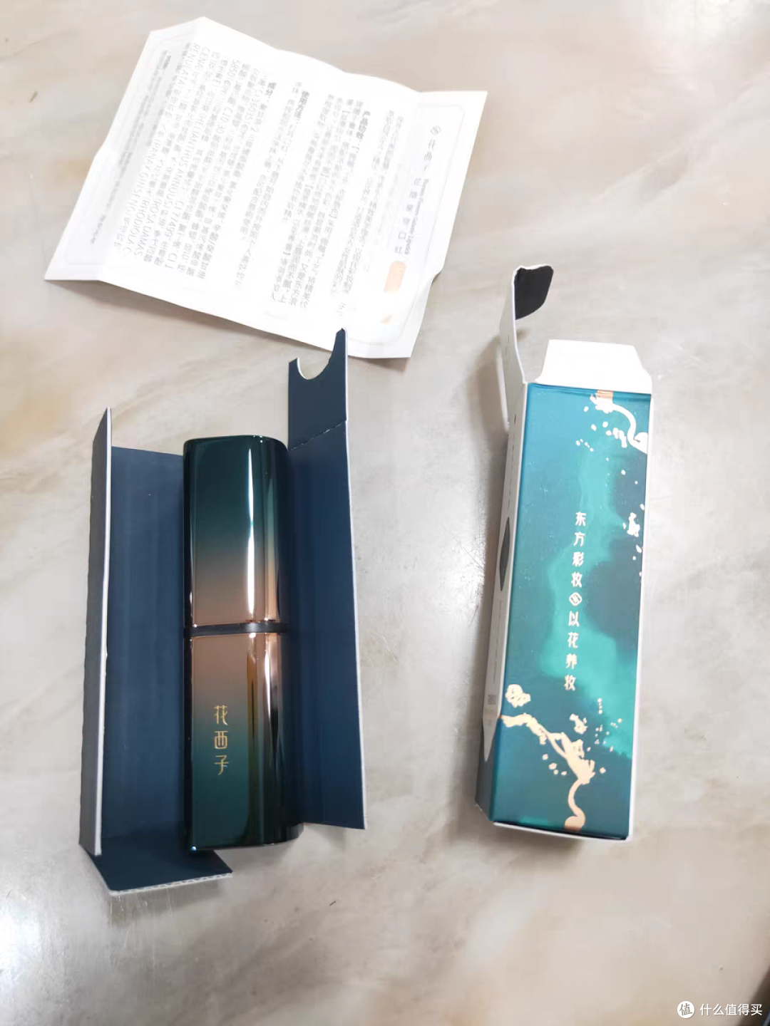 花西子浮雕口红,时尚女孩的必备护肤品