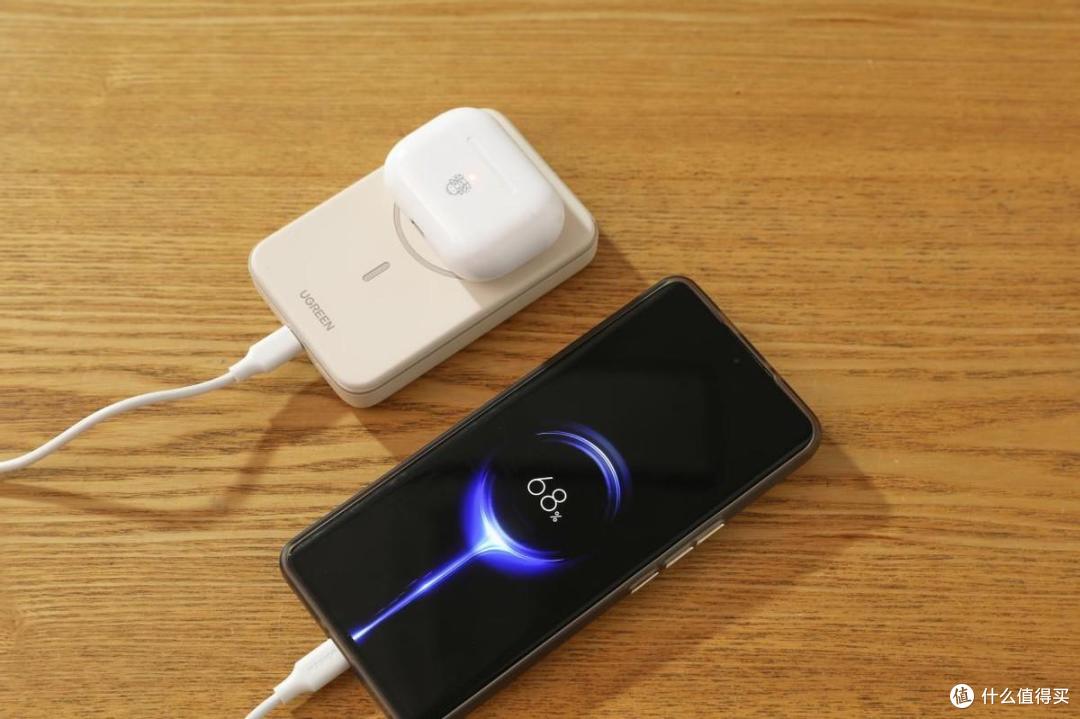 绿联磁吸无线充电宝使用分享:小身材大容量,户外出行用电不焦虑!