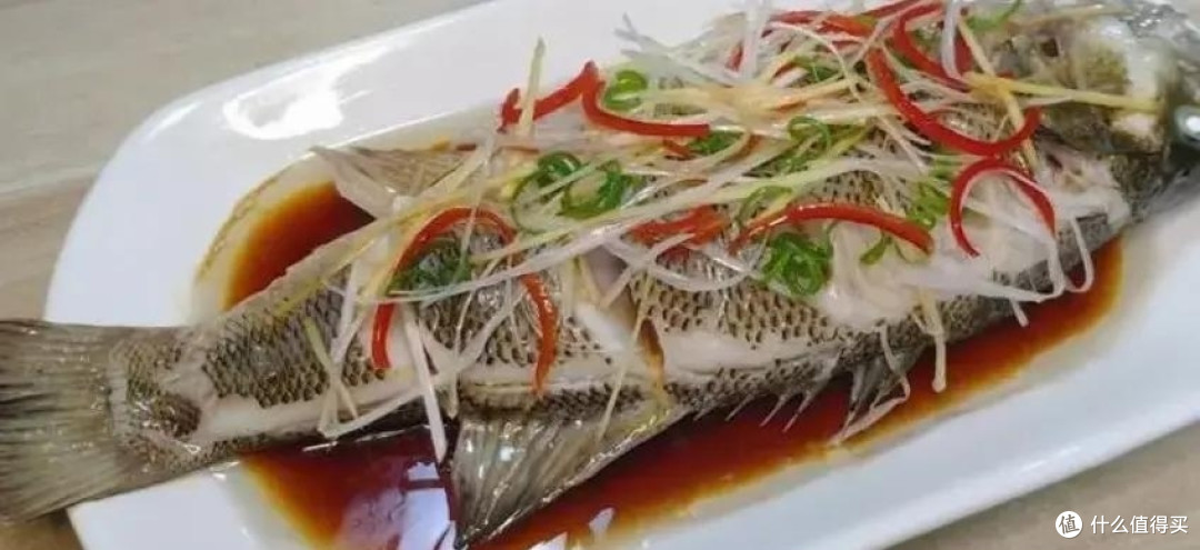 做清蒸鱼，切记不要放盐和料酒，教你正确做法，不柴不腥鲜嫩多汁