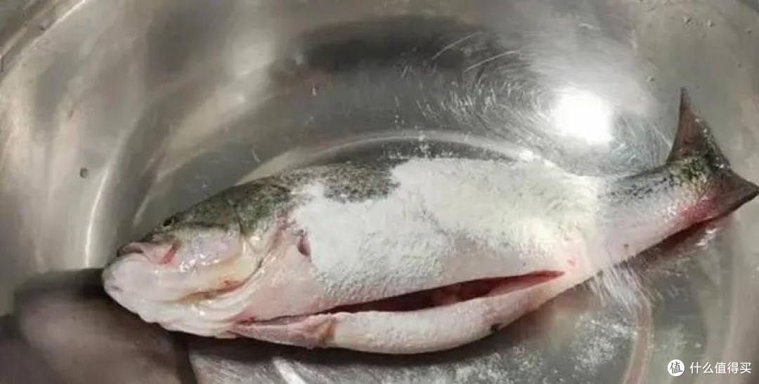 做清蒸鱼，切记不要放盐和料酒，教你正确做法，不柴不腥鲜嫩多汁