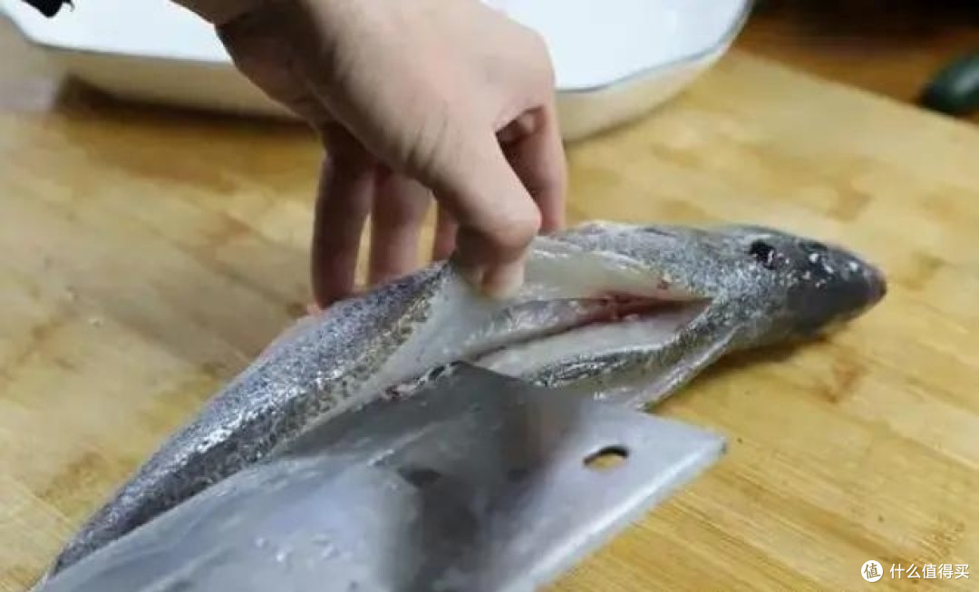 做清蒸鱼，切记不要放盐和料酒，教你正确做法，不柴不腥鲜嫩多汁