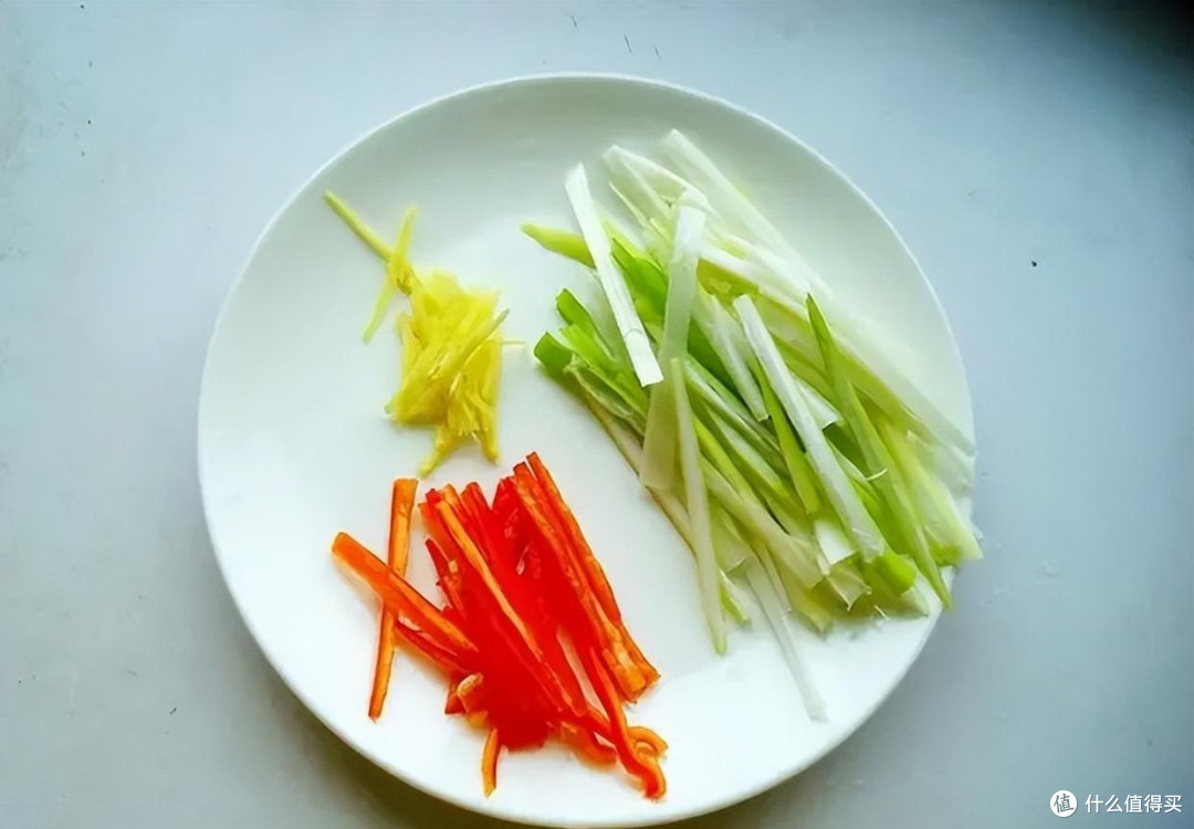 做清蒸鱼，切记不要放盐和料酒，教你正确做法，不柴不腥鲜嫩多汁