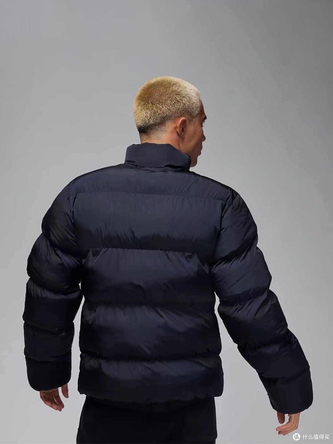 拒水之翼:JORDAN ESSENTIALS男子拒水保暖夹克的冬日颂歌