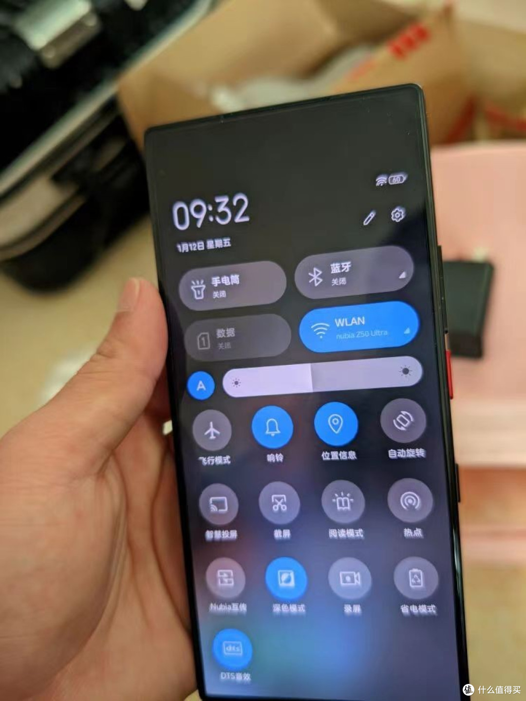 低调的高端机:屏下摄像+第三代骁龙8+6000mAh,16+512GB仅4699元