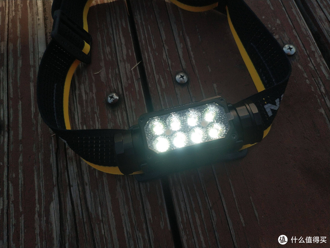 首款采用国产自研灯珠UHE灯珠的头灯，性能爆棚：奈特科尔HC65 UHE