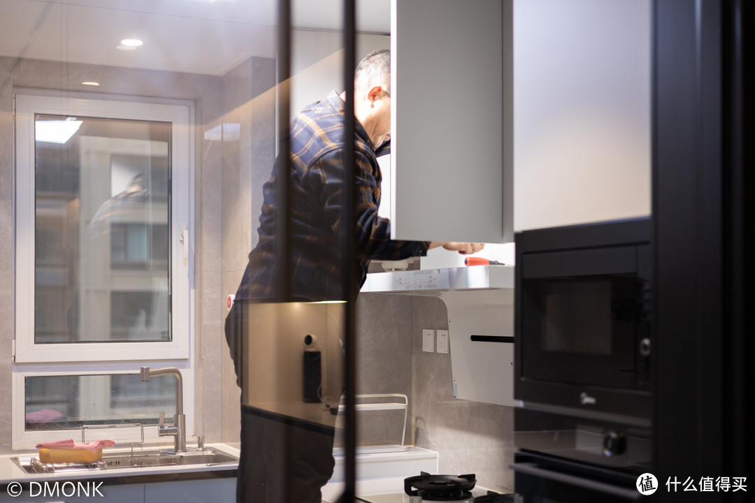 极简家装厨房首选—白色免拆洗的米家智能净烟机S2，开放式厨房也能用！