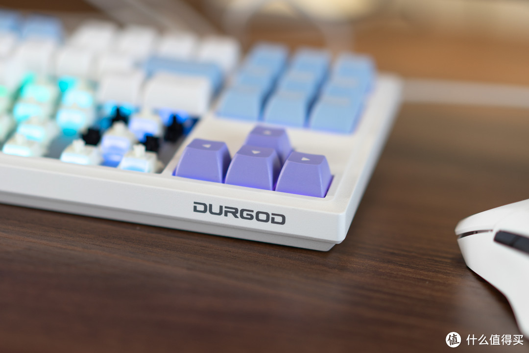 预算不高又想要手感舒适三模连接的机械键盘，不妨看看杜伽K100