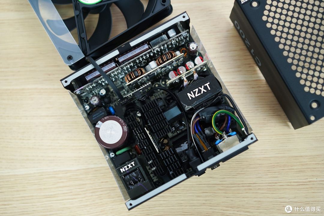 配置豪华、用料扎实,这才是高端电源该有的样子,恩杰NZXT C1200 GOLD电源拆解评测