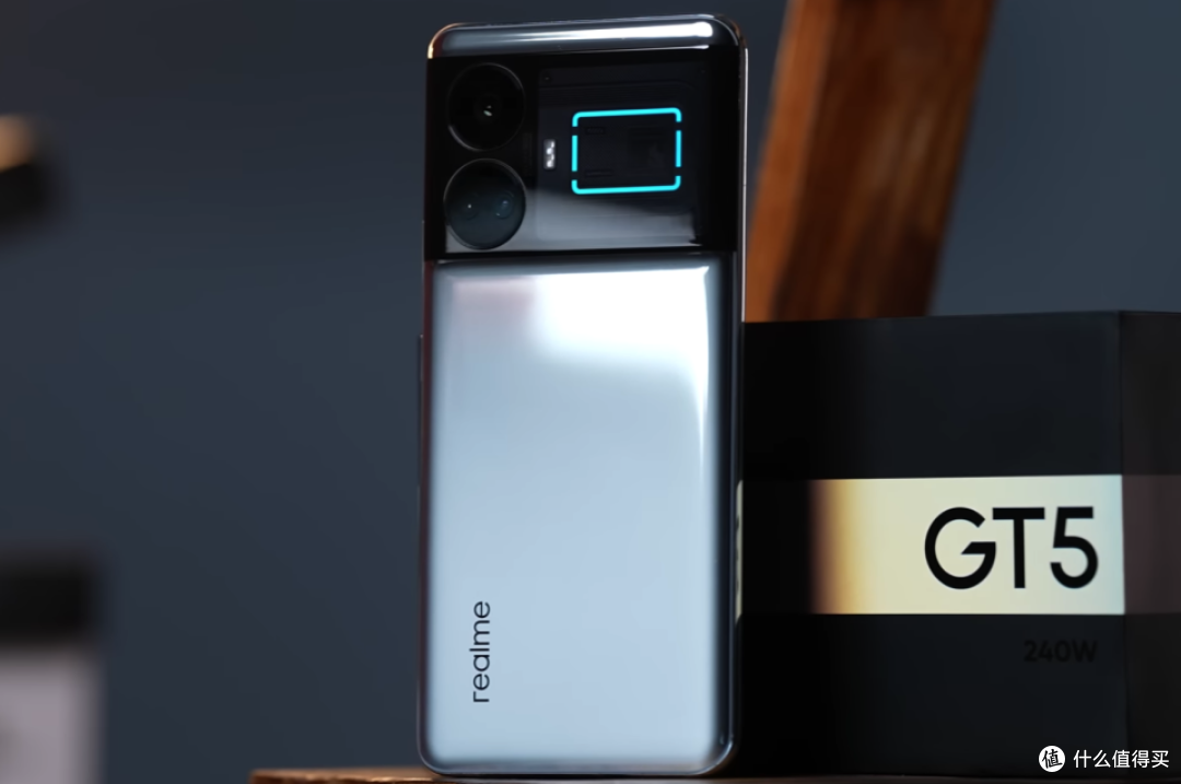 首销同比大涨713%，如今24GB+1TB降至2965元，还有240W快充坐镇