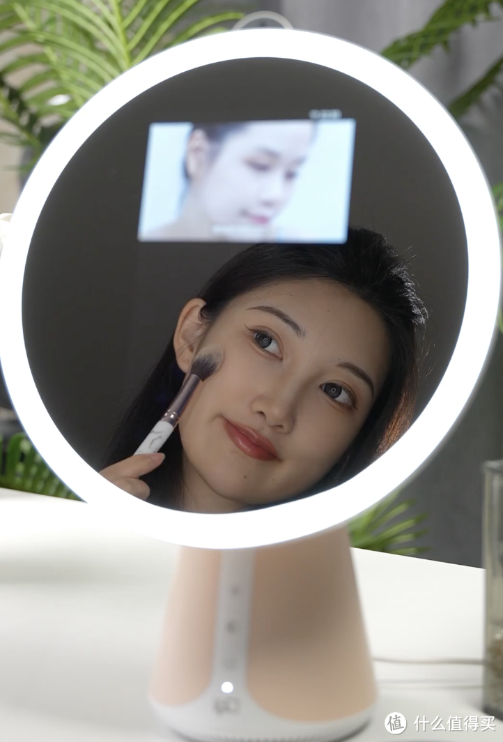 最近被这个FPD智能美妆镜啦种草了！这个化妆镜真的颜值很高呀！真的好好看！