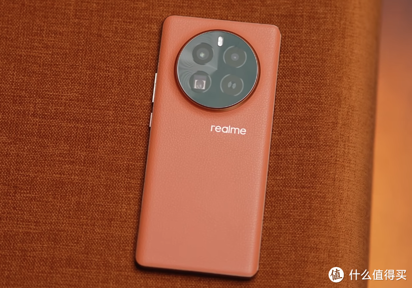 realme突然发“新机”，16GB+1TB+骁龙8Gen3，比小米便宜700元