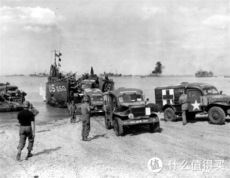 诺曼底滩头登陆的第546医疗连WC54救护车，1944年6月12日。