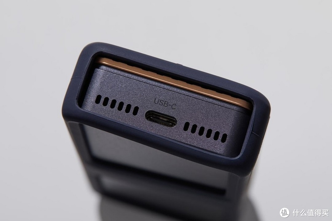 40Gbps速率「战未来」,绿联真·USB4硬盘盒体验如何?