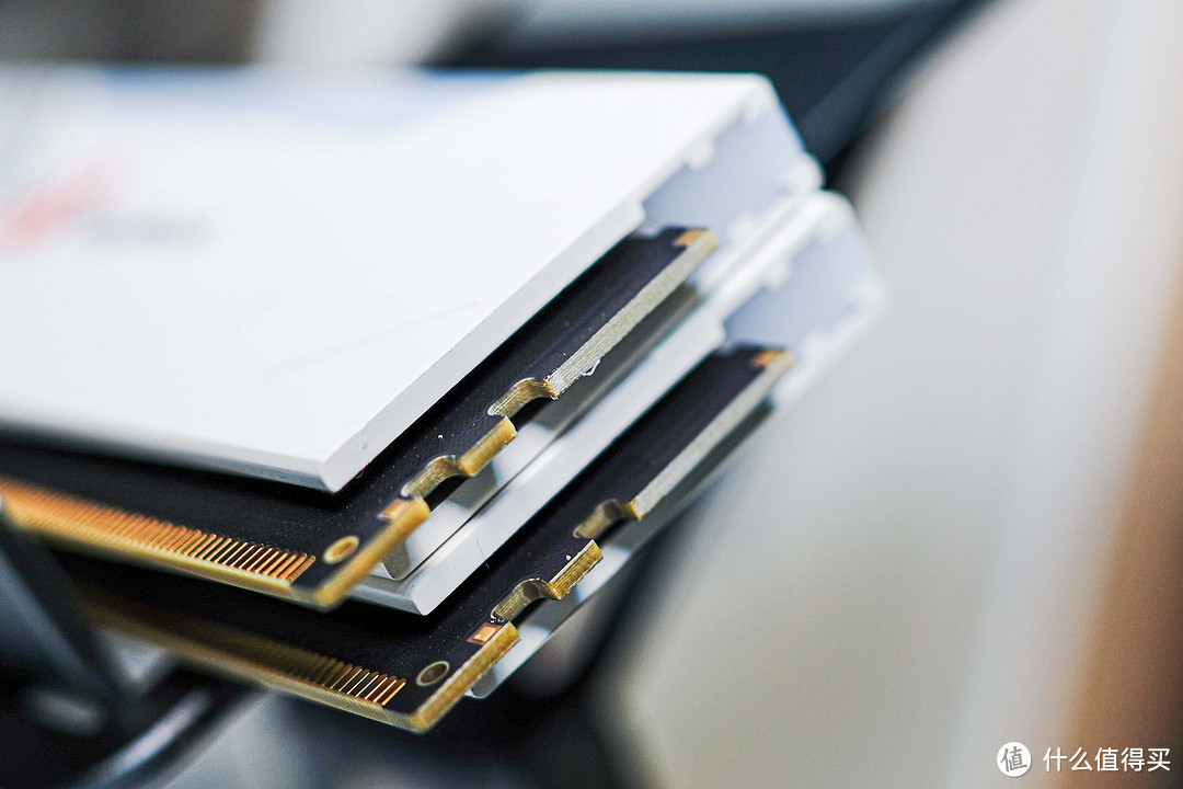四根内存插满终于可以高频XMP丨金百达刃DDR5 24Gx4超频测试
