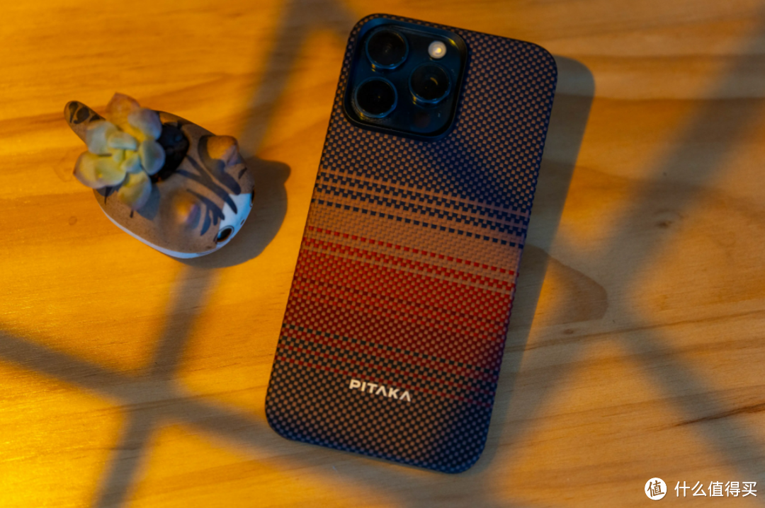 精致数码配件天花板iPhone用户必入—PITAKA W+日落系列手机壳