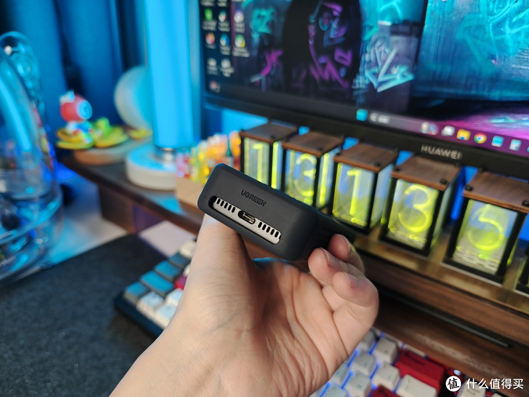 随身携带一个213g电脑,是一种什么体验?绿联USB4固态硬盘盒实测